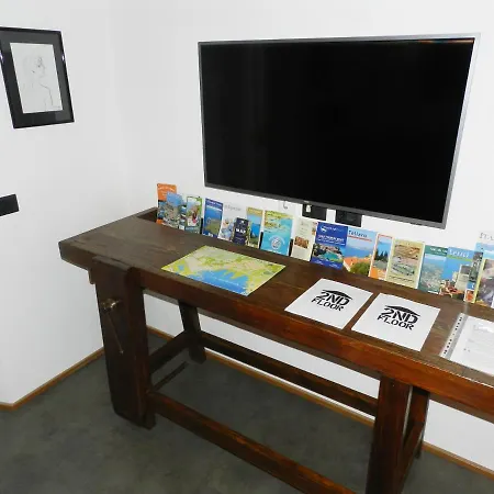 2nd Floor - 5 Terre